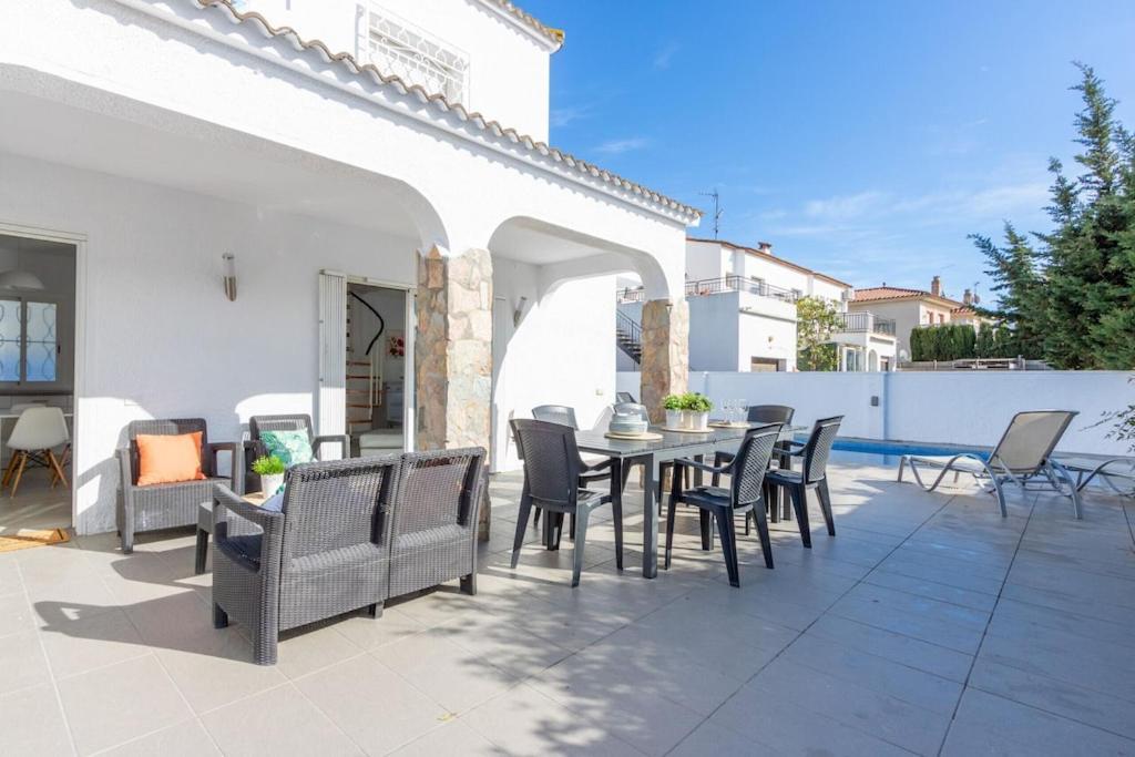 Empurialola - Casa Todo Confort, Con Piscina, Cerca De La Playa Y Centro - 131 Empuriabrava Dış mekan fotoğraf